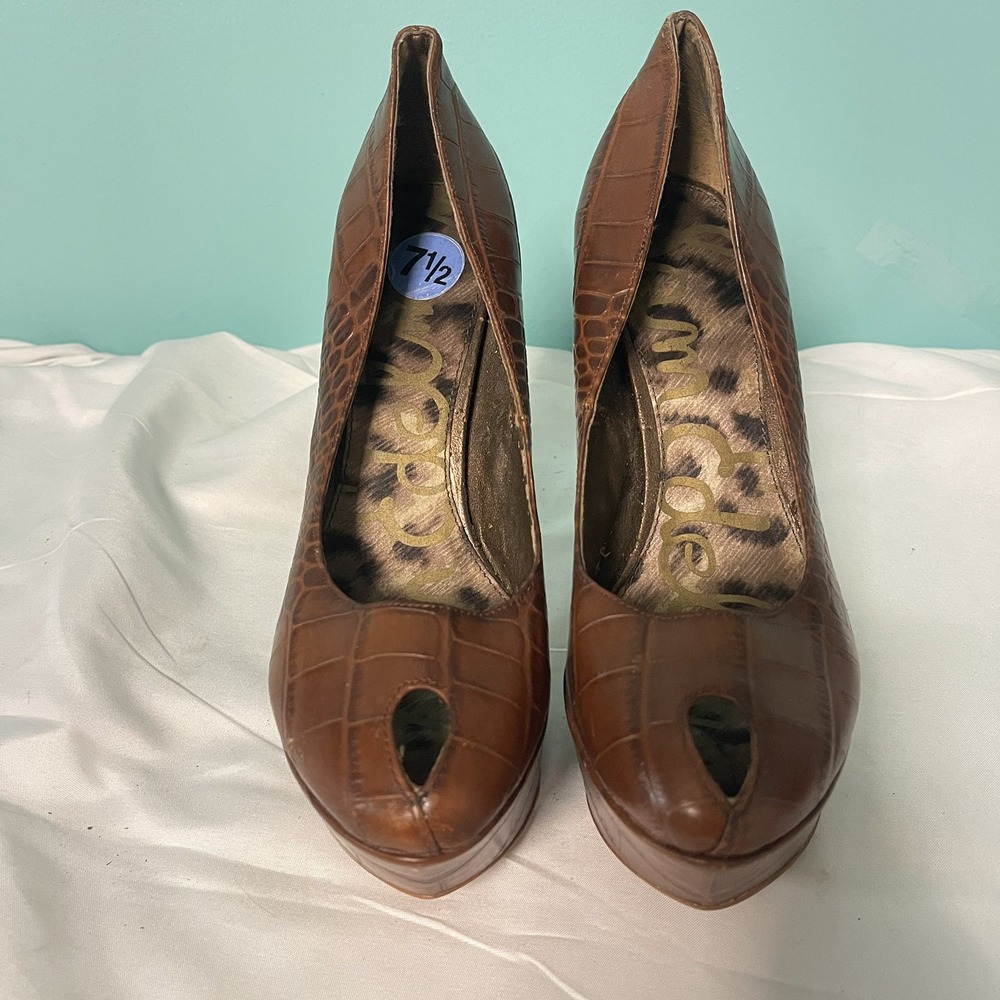 Sam Edelman Croc Embossed Heels Size 7.5. S-349